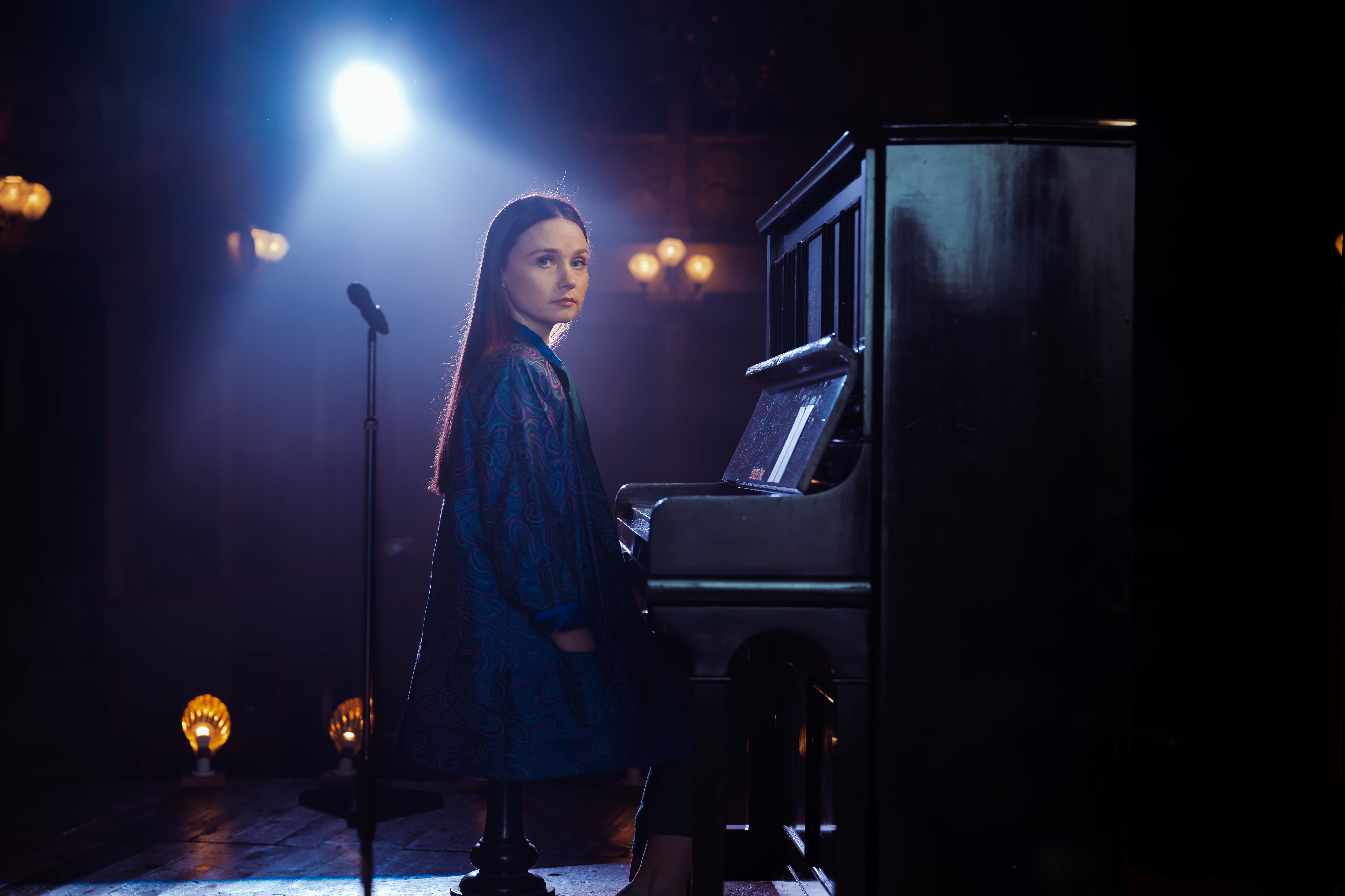 BECOMING VICTORIA WOOD